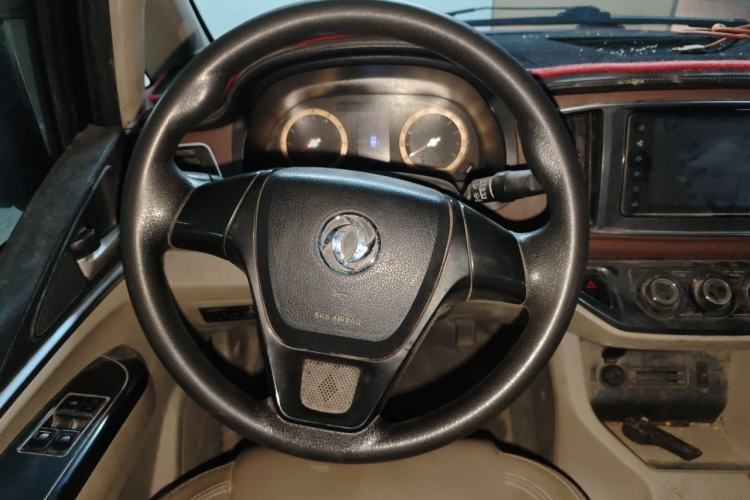 Used FORTHING Lingzhi 2019 M5L 1.6L 7-Seater Luxury Model China VI Standard Steering Wheel