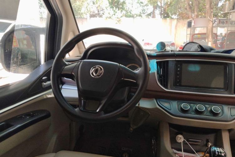 Used FORTHING Lingzhi 2019 M5 1.3T 7-Seater Luxury Model Steering Wheel