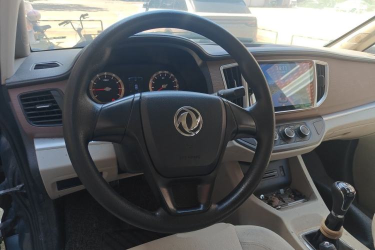 Used FORTHING Lingzhi 2019 Facelifted M5L 1.6L 7-Seater Base Model China VI Standard Steering Wheel