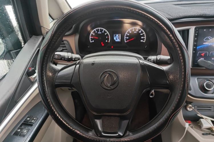 Used FORTHING Lingzhi 2019 Facelifted M5L 1.6L 7-Seater Base Model China VI Standard Steering Wheel