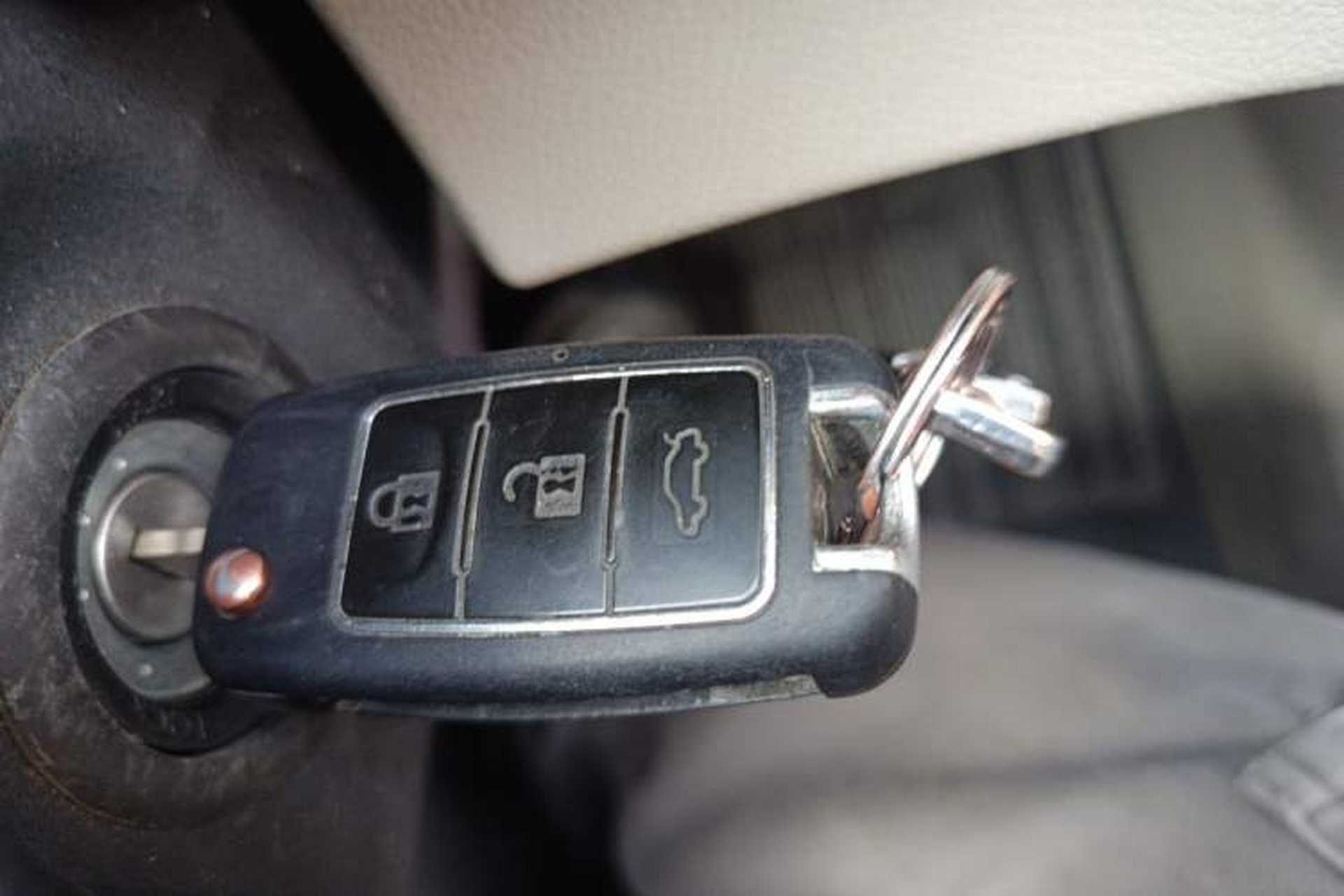 Подержанный FORTHING Lingzhi 2019 1.6L Black 123600km MT 7 Seats на ...