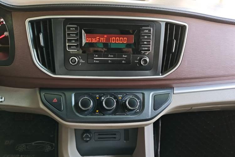 Used FORTHING Lingzhi 2019 M5L 1.6L 9-Seater Base Model China VI Standard Audio And AC Panel
