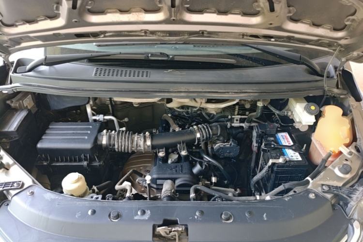 Used FORTHING Lingzhi 2019 M5L 1.6L 9-Seater Base Model China VI Standard Engine Bay