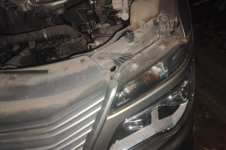 Used FORTHING Lingzhi 2019 M5 1.6L 7-Seater Base Model China VI Engine Bay Left