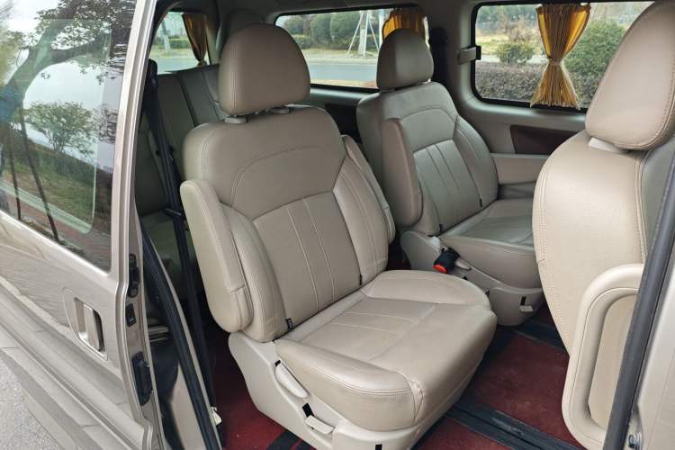 Used FORTHING Lingzhi 2019 M5L 1.6L 7-Seater Luxury Model China VI Standard Interior 1