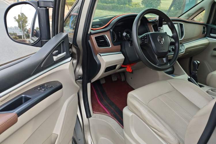 Used FORTHING Lingzhi 2019 M5L 1.6L 7-Seater Luxury Model China VI Standard Interior 2