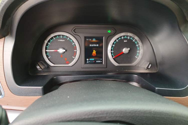 Used FORTHING Lingzhi 2019 M5L 1.6L 7-Seater Luxury Model China VI Standard Odometer Close Up