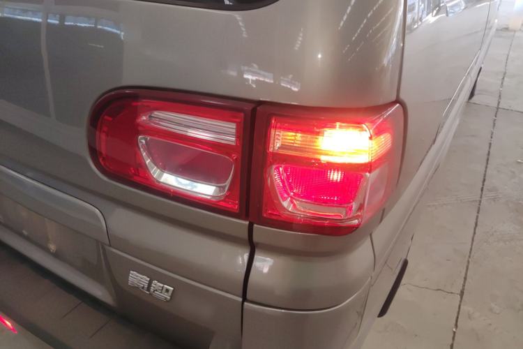Used FORTHING Lingzhi 2019 M5L 1.6L 7-Seater Standard Model China VI Right Rear Taillight