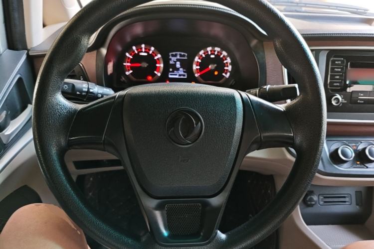Used FORTHING Lingzhi 2019 M5L 1.6L 9-Seater Base Model China VI Standard Steering Wheel