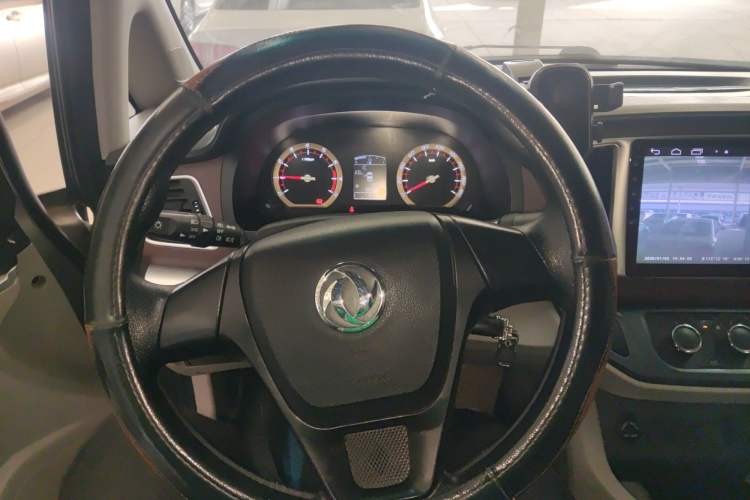 Used FORTHING Lingzhi 2019 M5L 1.6L 7-Seater Standard Model China VI Steering Wheel