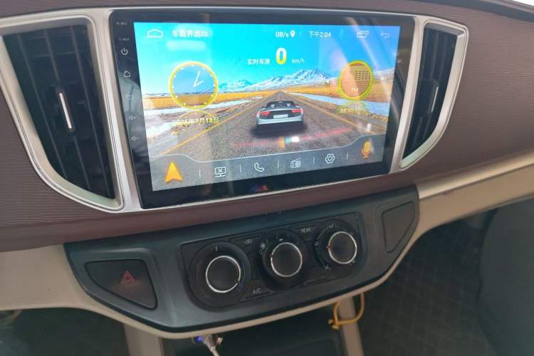 Used FORTHING Lingzhi 2019 M5L 1.6L 7-Seater Comfort Model China VI Standard Audio And AC Panel