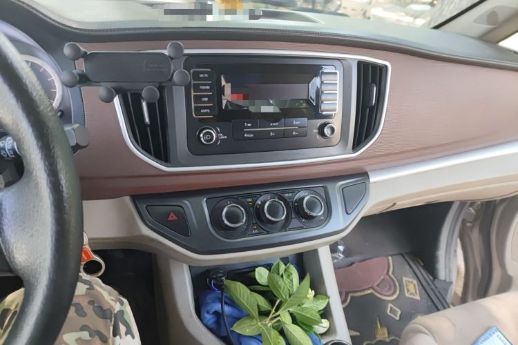 Used FORTHING Lingzhi 2019 Facelifted M5L 1.6L 7-Seater Base Model China VI Standard Audio And AC Panel