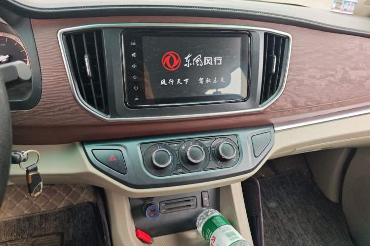 Used FORTHING Lingzhi 2019 M5L 1.6L 7-Seater Luxury Model China VI Standard Audio And AC Panel
