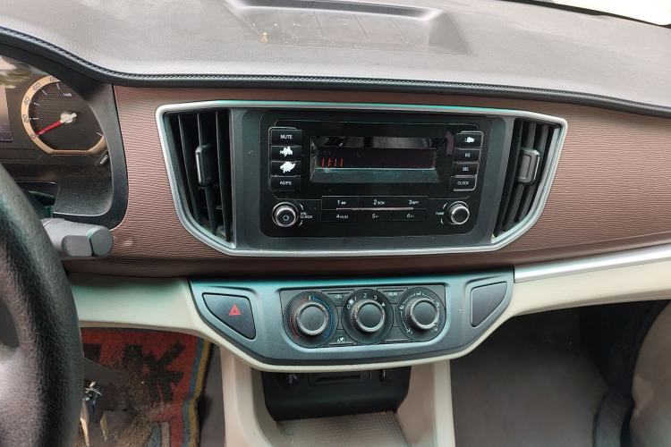 Used FORTHING Lingzhi 2019 M5L 1.6L 9-Seater Base Model China VI Standard Audio And AC Panel