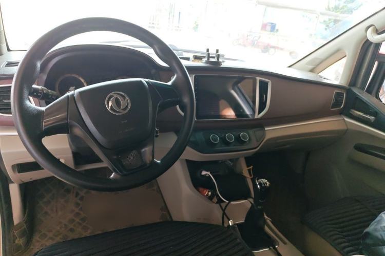 Used FORTHING Lingzhi 2019 M5L 1.6L 7-Seater Comfort Model China VI Standard Center Console