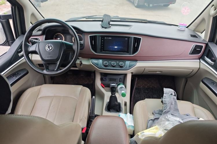 Used FORTHING Lingzhi 2019 M5L 1.6L 7-Seater Luxury Model China VI Standard Center Console