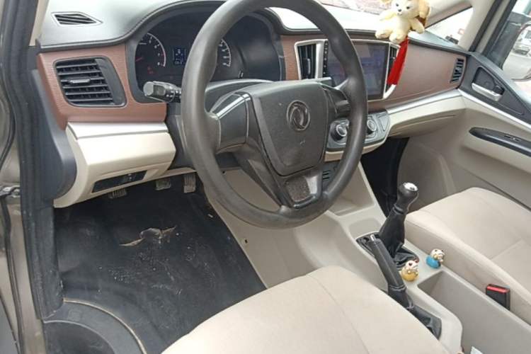 Used FORTHING Lingzhi 2019 M5L 1.6L 7-Seater Base Model China VI Standard Center Console