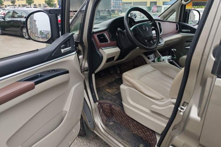 Used FORTHING Lingzhi 2019 M5L 1.6L 7-Seater Luxury Model China VI Standard Driver Seat