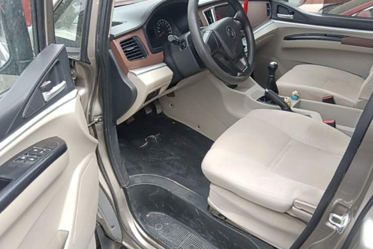 Used FORTHING Lingzhi 2019 M5L 1.6L 7-Seater Base Model China VI Standard Driver Seat