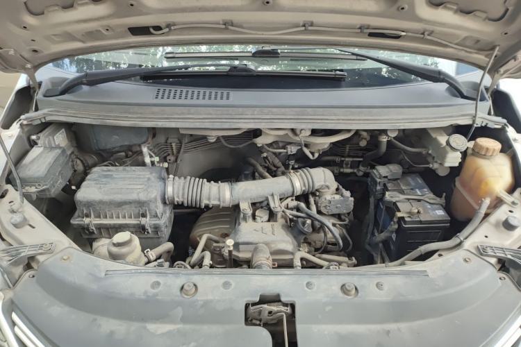 Used FORTHING Lingzhi 2019 Facelifted M5L 1.6L 7-Seater Base Model China VI Standard Engine Bay