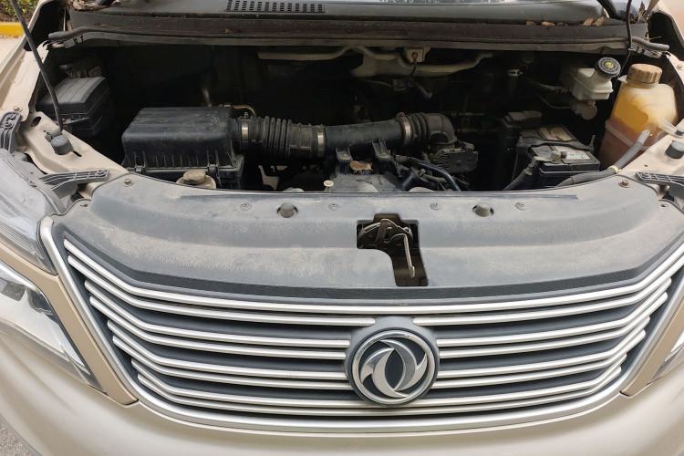 Used FORTHING Lingzhi 2019 M5L 1.6L 9-Seater Base Model China VI Standard Engine Bay