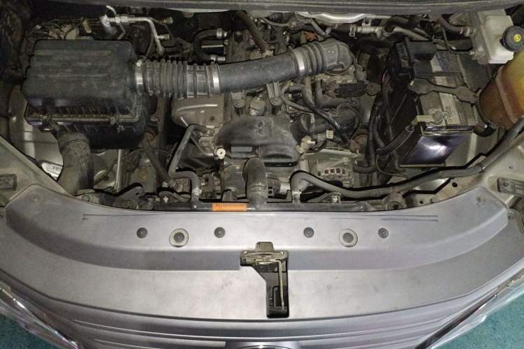 Used FORTHING Lingzhi 2019 M5 1.6L 7-Seater Luxury Model China VI Standard Engine Bay