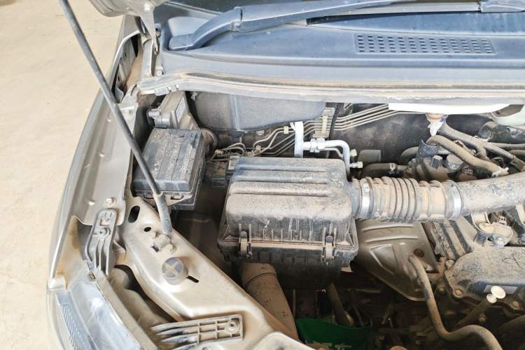 Used FORTHING Lingzhi 2019 M5L 1.6L 7-Seater Comfort Model China VI Standard Engine Bay Right