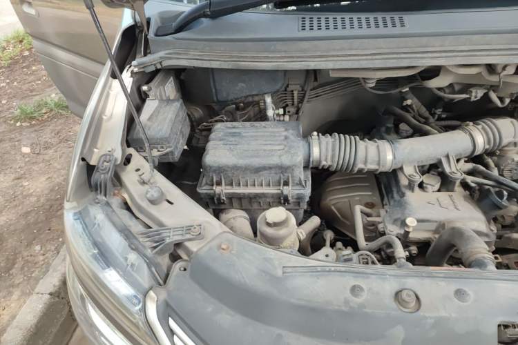 Used FORTHING Lingzhi 2019 Facelifted M5L 1.6L 7-Seater Base Model China VI Standard Engine Bay Right
