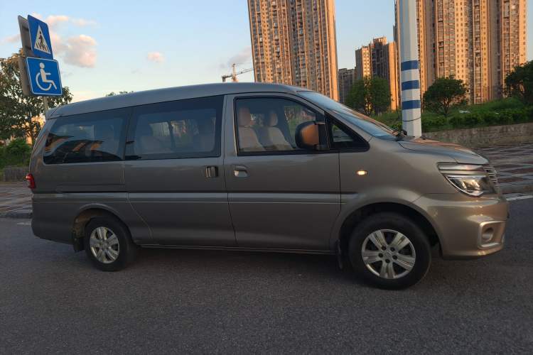 Used FORTHING Lingzhi 2019 Facelifted M5L 1.6L 7-Seater Base Model China VI Standard Exterior 2