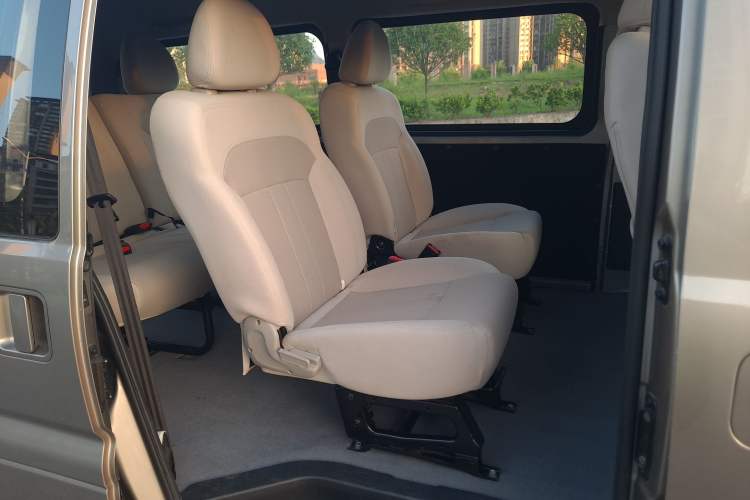 Used FORTHING Lingzhi 2019 Facelifted M5L 1.6L 7-Seater Base Model China VI Standard Interior 1