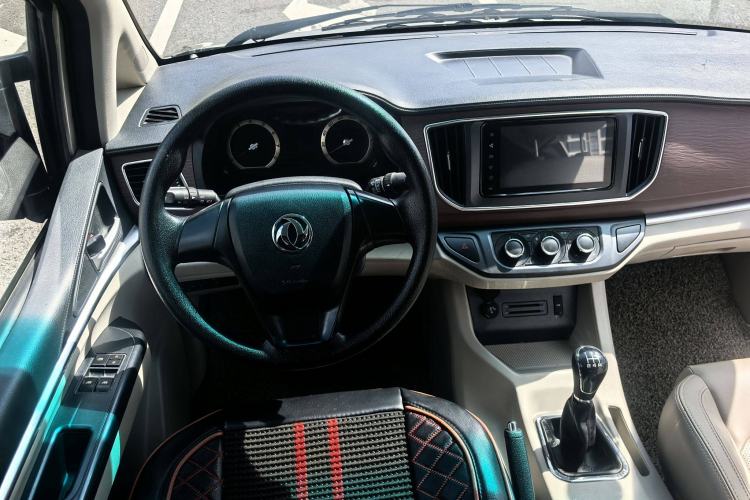 Used FORTHING Lingzhi 2019 M5L 1.6L 7-Seater Luxury Model China VI Standard Interior 2