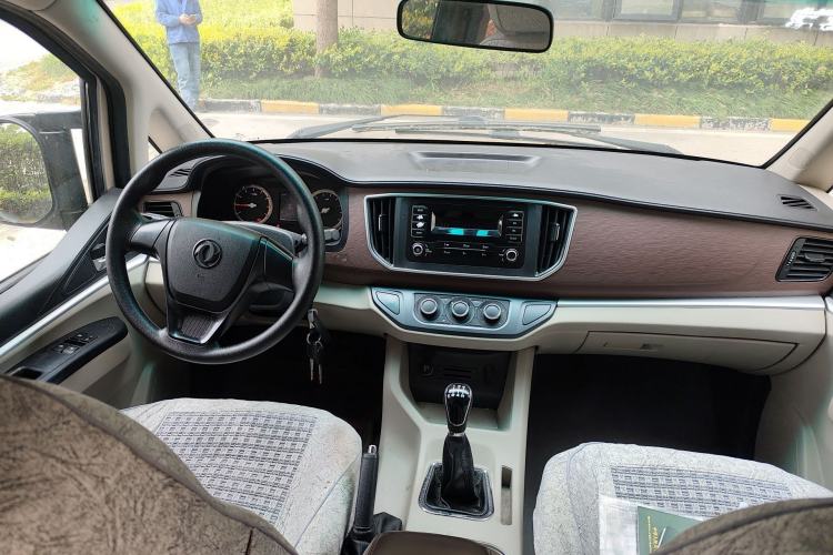 Used FORTHING Lingzhi 2019 M5L 1.6L 9-Seater Base Model China VI Standard Interior 2