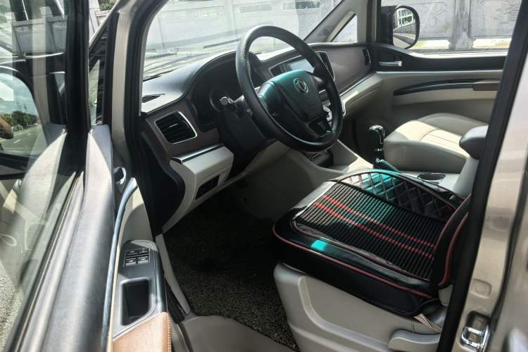 Used FORTHING Lingzhi 2019 M5L 1.6L 7-Seater Luxury Model China VI Standard Interior 3