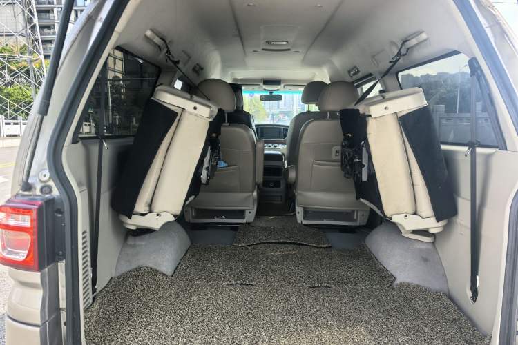 Used FORTHING Lingzhi 2019 M5L 1.6L 7-Seater Luxury Model China VI Standard Interior 4