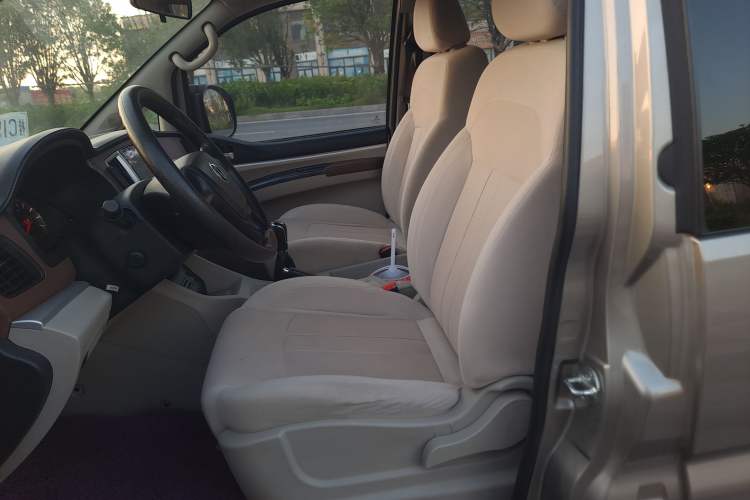 Used FORTHING Lingzhi 2019 Facelifted M5L 1.6L 7-Seater Base Model China VI Standard Interior 4