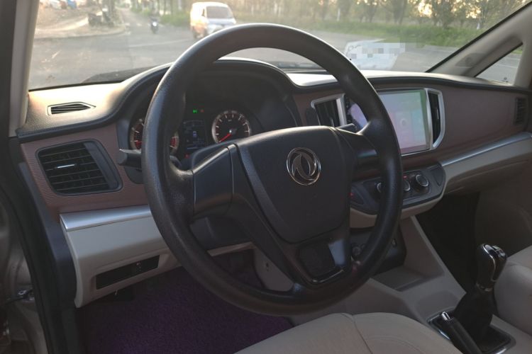 Used FORTHING Lingzhi 2019 Facelifted M5L 1.6L 7-Seater Base Model China VI Standard Interior 5