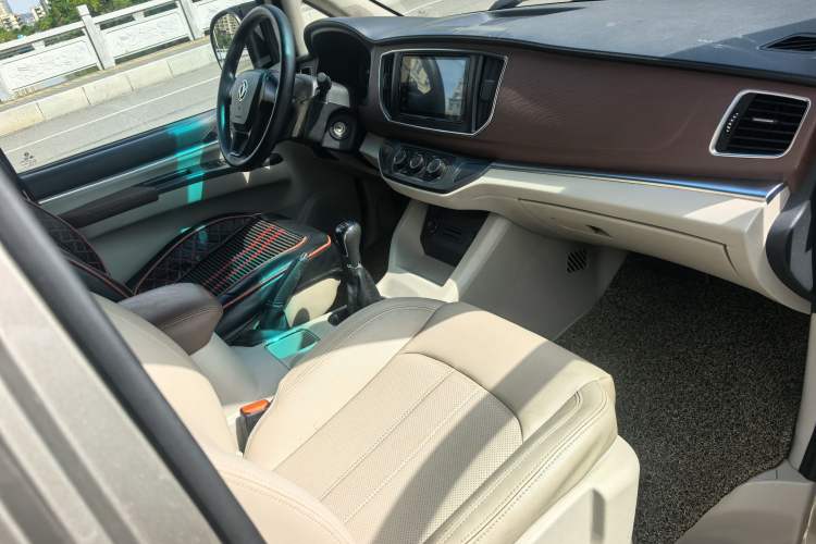 Used FORTHING Lingzhi 2019 M5L 1.6L 7-Seater Luxury Model China VI Standard Interior 6