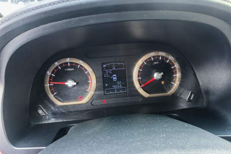 Used FORTHING Lingzhi 2019 M5L 1.6L 7-Seater Luxury Model China VI Standard Odometer Close Up