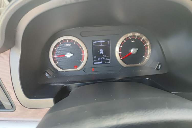 Used FORTHING Lingzhi 2019 Facelifted M5L 1.6L 7-Seater Base Model China VI Standard Odometer Close Up