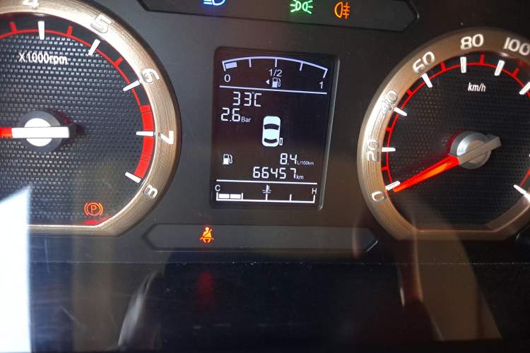 Used FORTHING Lingzhi 2019 Facelifted M5L 1.6L 7-Seater Base Model China VI Standard Odometer Close Up