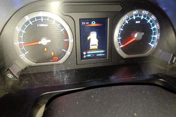 Used FORTHING Lingzhi 2019 M5 1.6L 7-Seater Luxury Model China VI Standard Odometer Close Up