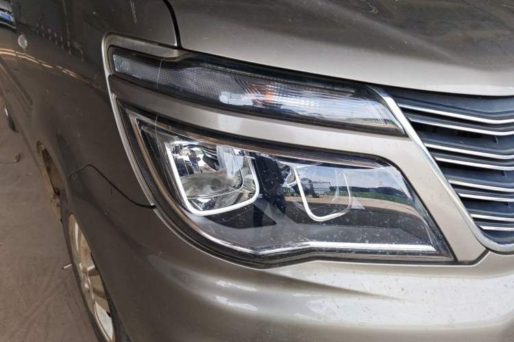 Used FORTHING Lingzhi 2019 M5L 1.6L 7-Seater Comfort Model China VI Standard Right Front Headlight