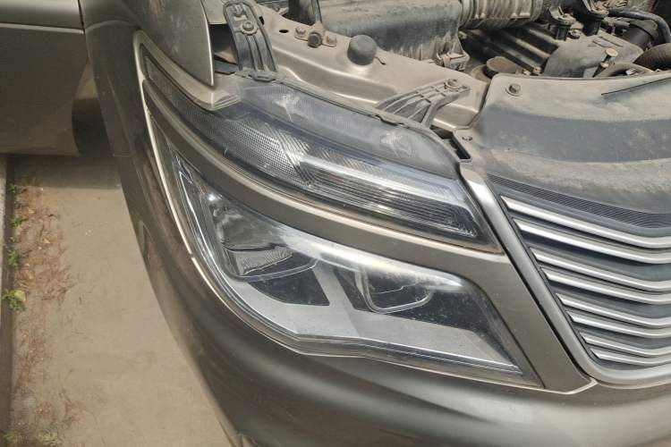 Used FORTHING Lingzhi 2019 Facelifted M3L 1.6L 7-Seater Standard Model Right Front Headlight
