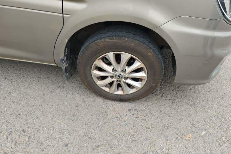 Used FORTHING Lingzhi 2019 M5L 1.6L 7-Seater Luxury Model China VI Standard Right Front Wheel Hub