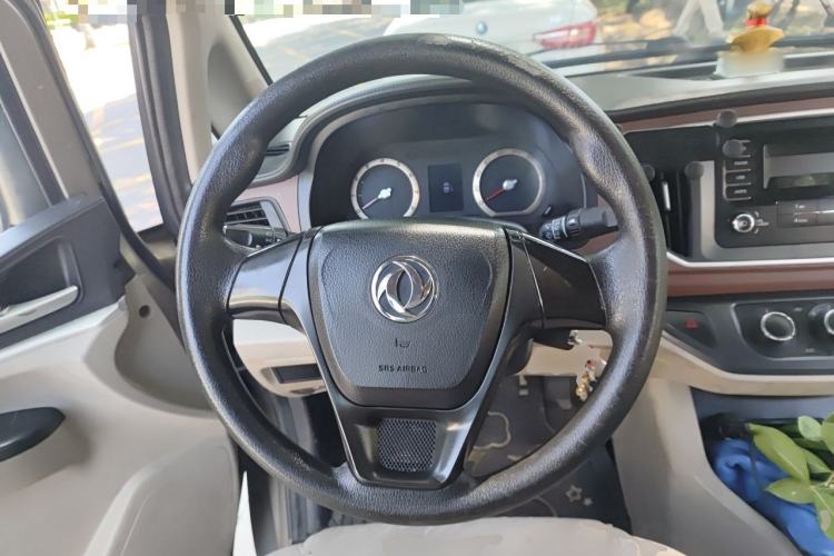 Used FORTHING Lingzhi 2019 Facelifted M5L 1.6L 7-Seater Base Model China VI Standard Steering Wheel