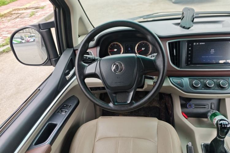 Used FORTHING Lingzhi 2019 M5L 1.6L 7-Seater Luxury Model China VI Standard Steering Wheel