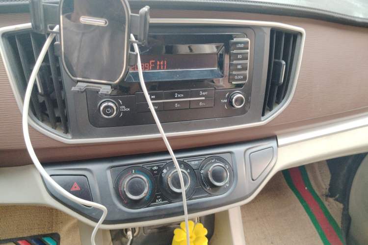 Used FORTHING Lingzhi 2019 M5L 1.6L 7-Seater Base Model China VI Standard Audio And AC Panel