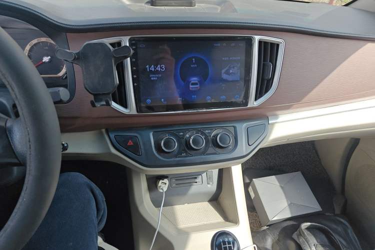 Used FORTHING Lingzhi 2019 M5L 1.6L 7-Seater Standard Model China VI Audio And AC Panel