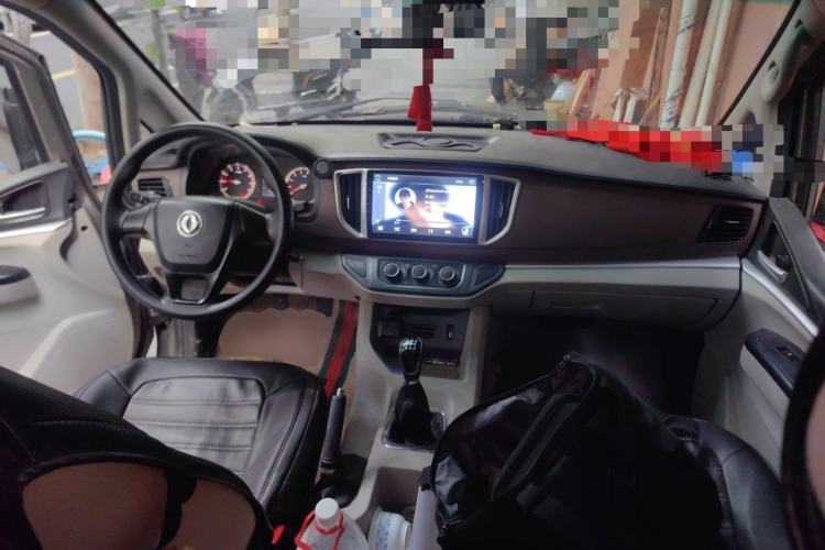 Used FORTHING Lingzhi 2019 Facelifted M5L 1.6L 7-Seater Base Model China VI Standard Center Console