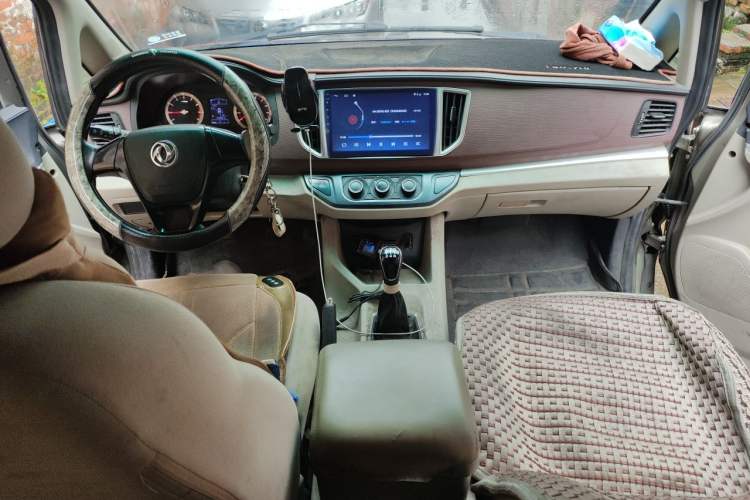 Used FORTHING Lingzhi 2019 M5L 1.6L 7-Seater Base Model China VI Standard Center Console